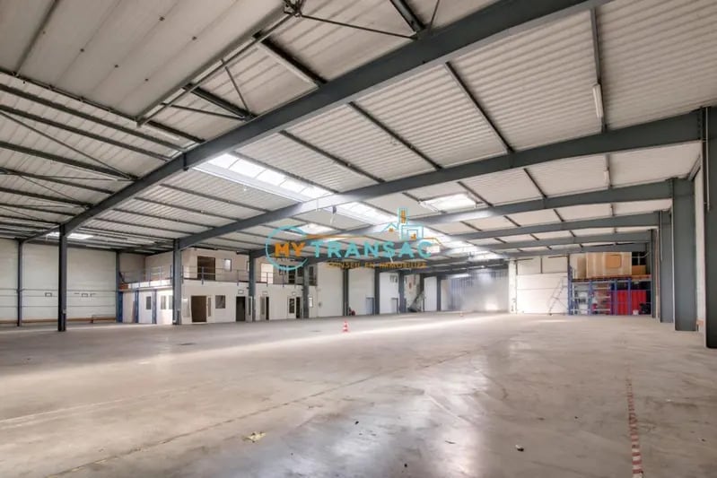 Flex in Tremblay-en-France for lease Building Photo- Image 1 of 14