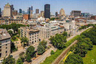 217 Rue De La Commune O, Montréal, QC - aerial  map view - Image1