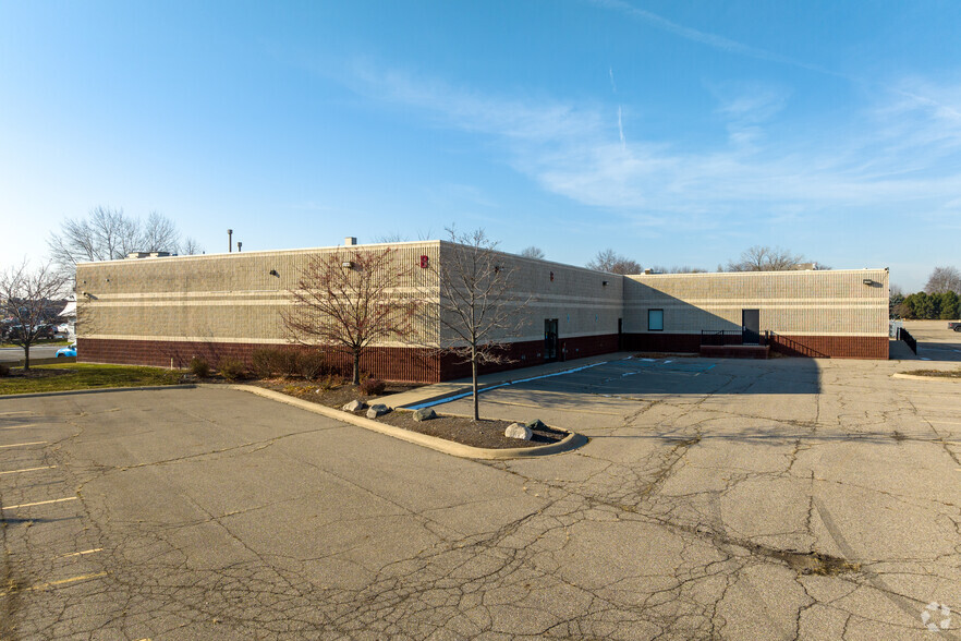 34381 S Gratiot Ave, Clinton Township, MI for sale - Building Photo - Image 2 of 8