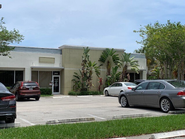 5201-5255 NW 33rd Ave, Fort Lauderdale, FL for lease - Building Photo - Image 2 of 5