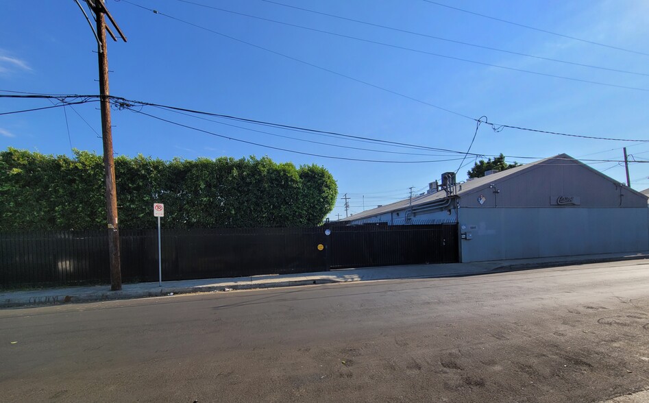 14837 Oxnard St, Van Nuys, CA for sale - Building Photo - Image 2 of 5