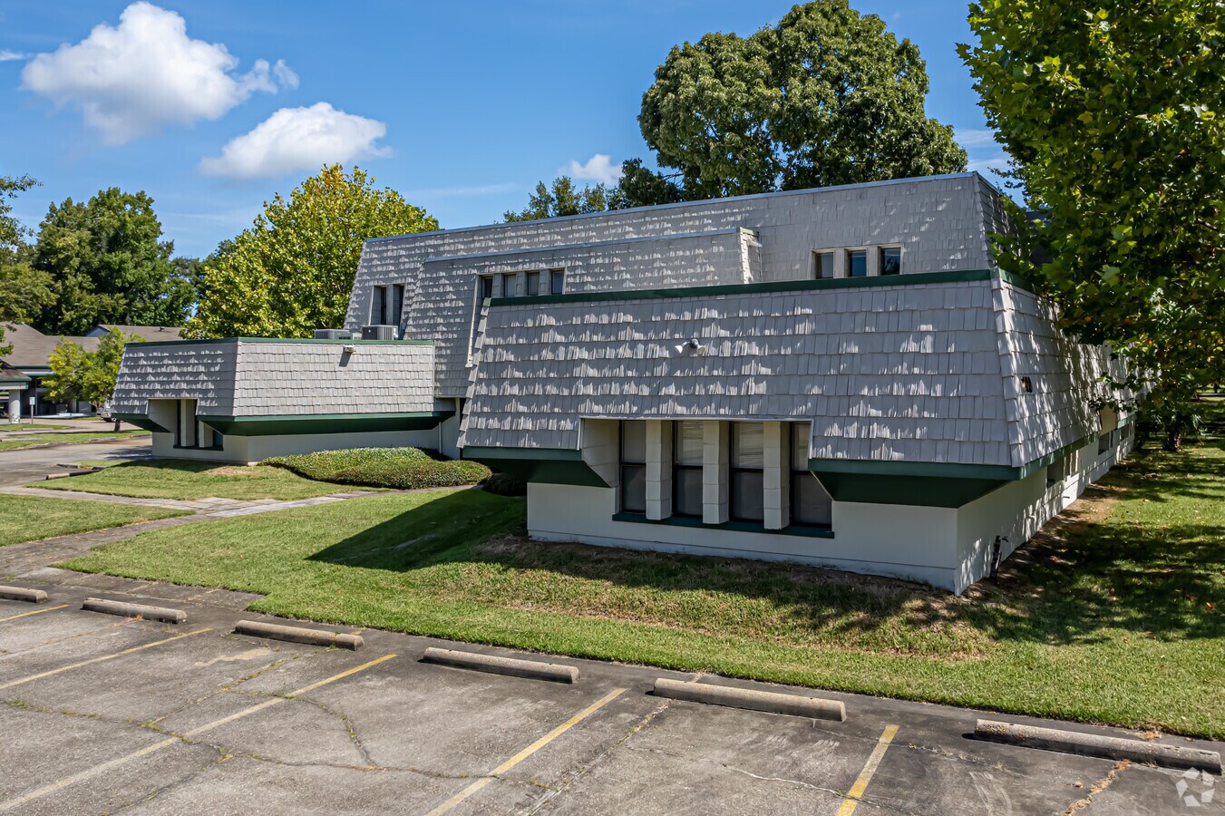 200 Mariners Plaza Dr, Mandeville, LA 70448