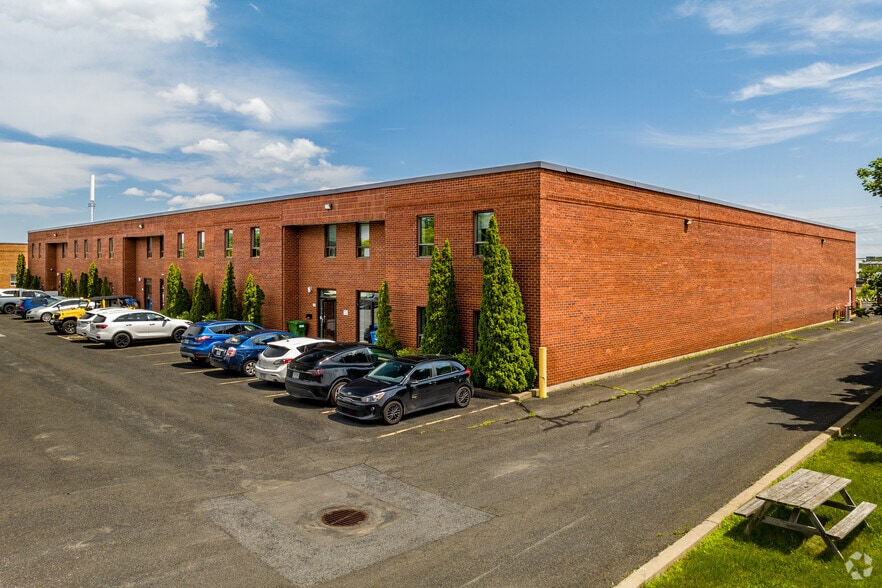 3325 1re Rue, Longueuil, QC for lease - Primary Photo - Image 1 of 5