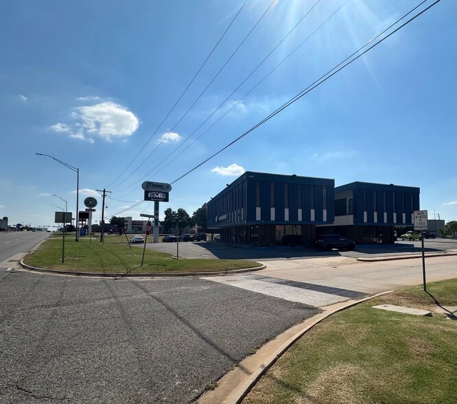 5770 NW Expressway St, Oklahoma City, OK for lease - Building Photo - Image 1 of 10