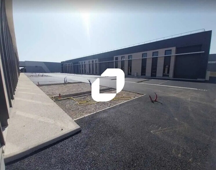 Flex in Gallargues-le-Montueux for lease - Building Photo - Image 2 of 13