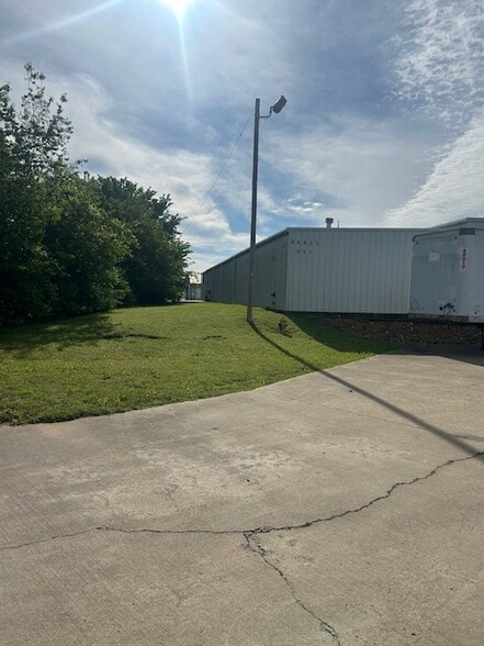 301 Jane pl, Lowell, AR for sale - Building Photo - Image 2 of 8