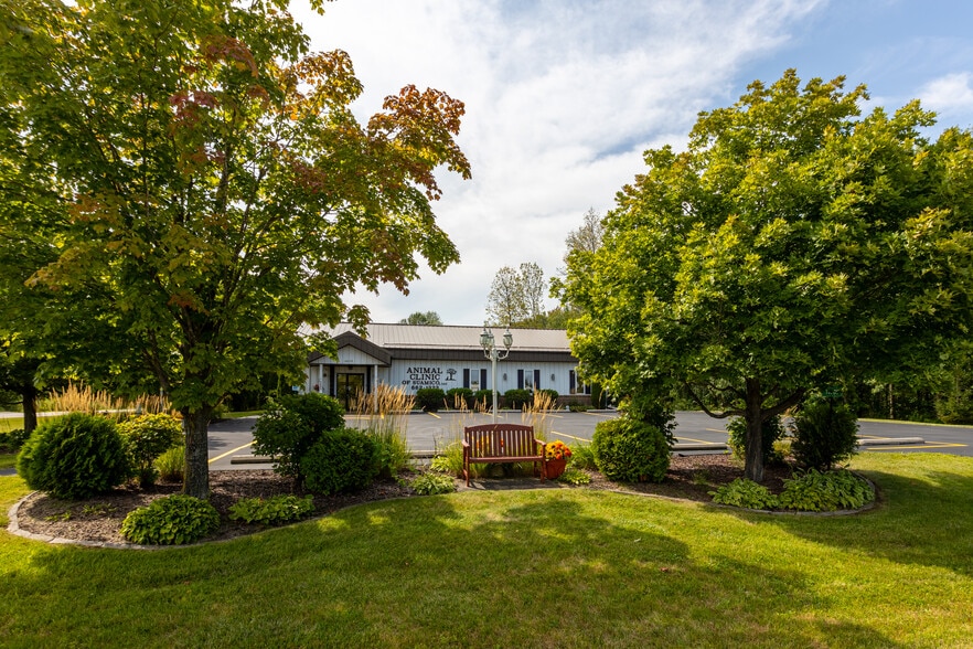 14605 Velp Ave, Suamico, WI for sale - Building Photo - Image 3 of 31