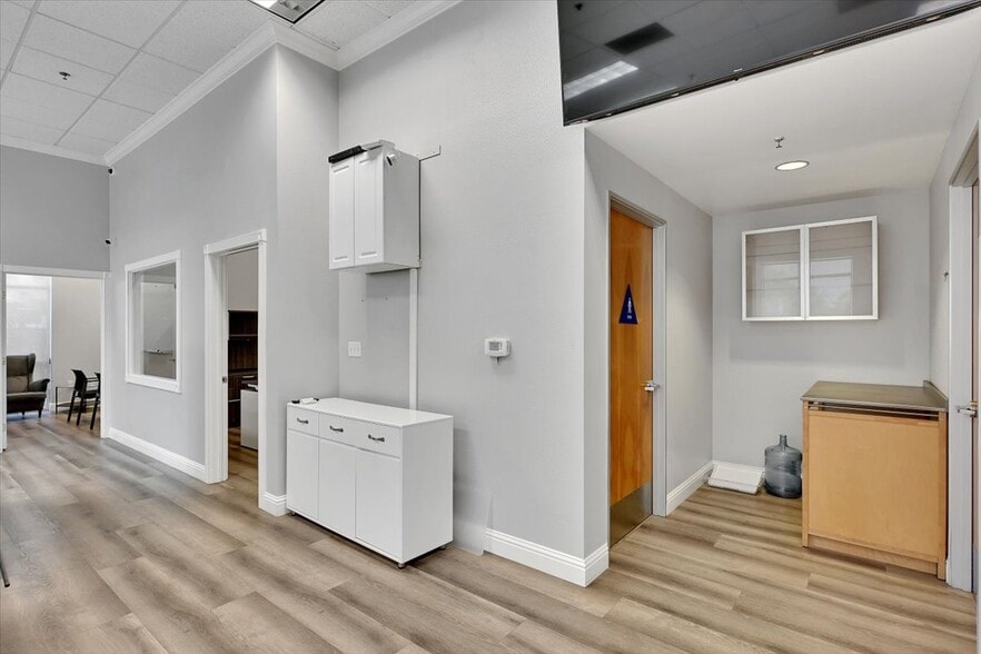 4690 Duckhorn Dr, Sacramento, CA for sale - Building Photo - Image 2 of 18