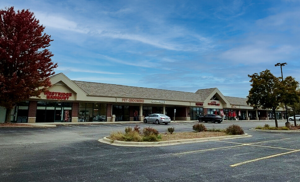 636 E State Rd, Island Lake, IL for lease - Building Photo - Image 2 of 5