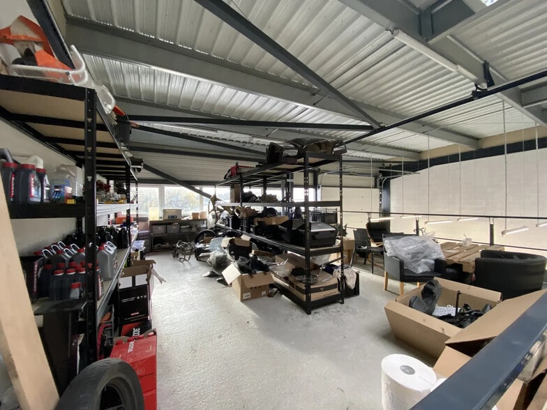 17 Route De L'Intendant, Beychac-et-Caillau for lease - Interior Photo - Image 2 of 5