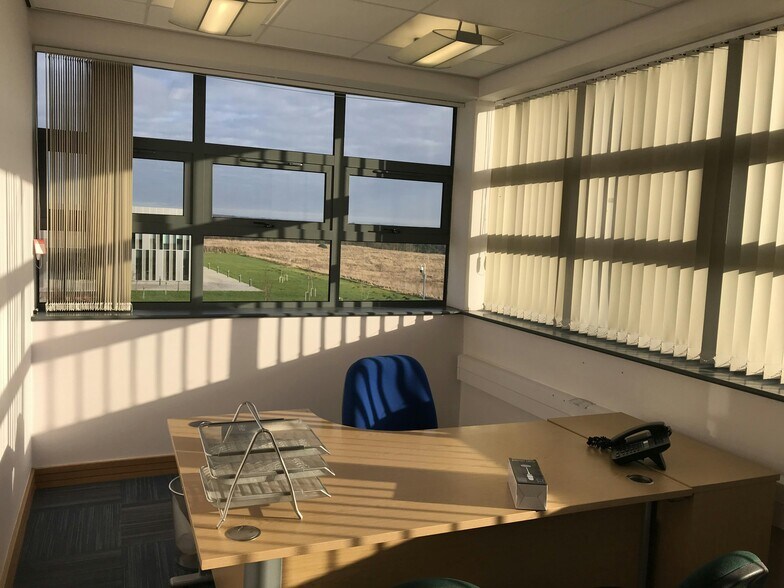 Whitfield Ct, Durham for lease - Interior Photo - Image 2 of 15