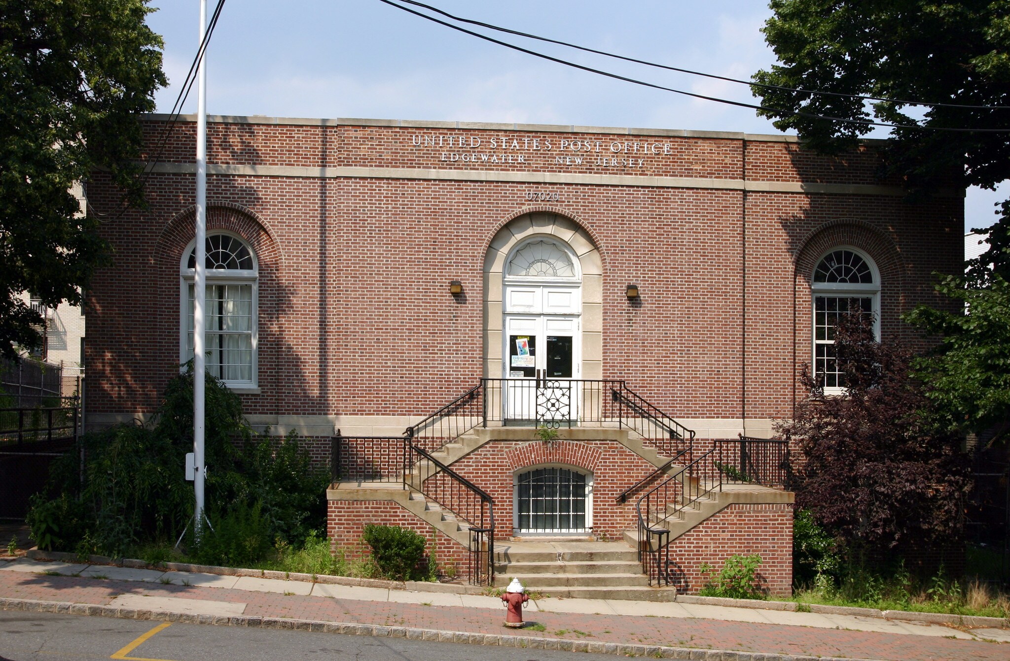 33 Hilliard Ave, Edgewater, NJ for sale Primary Photo- Image 1 of 1