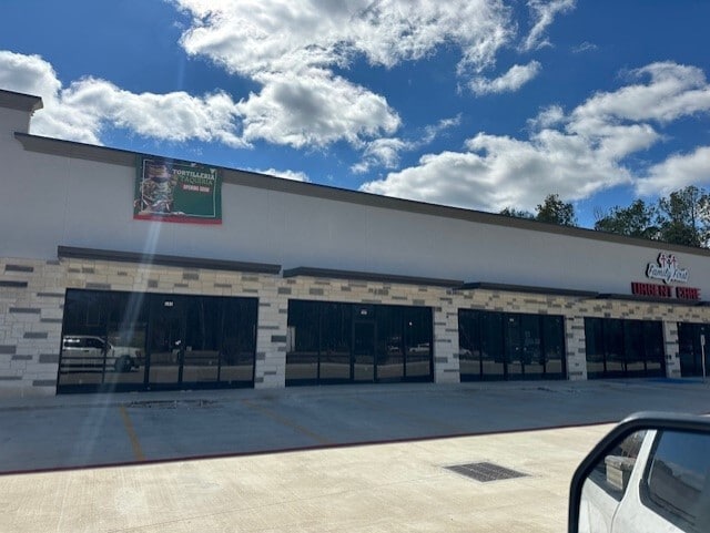 14420 Highway 105 East, Conroe, TX for lease - Building Photo - Image 2 of 9