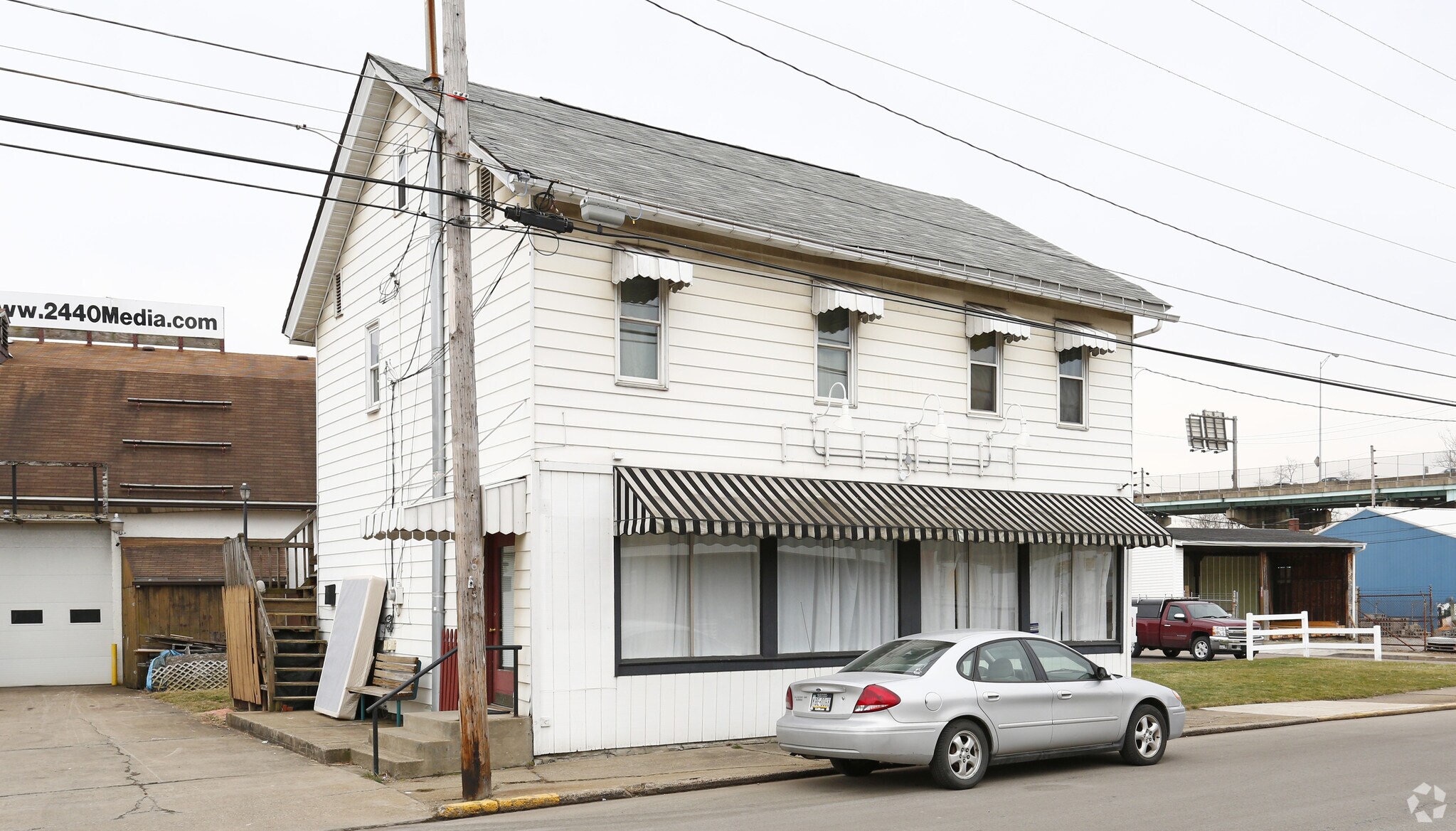 122 E 4th Ave, Tarentum, PA for sale Primary Photo- Image 1 of 1