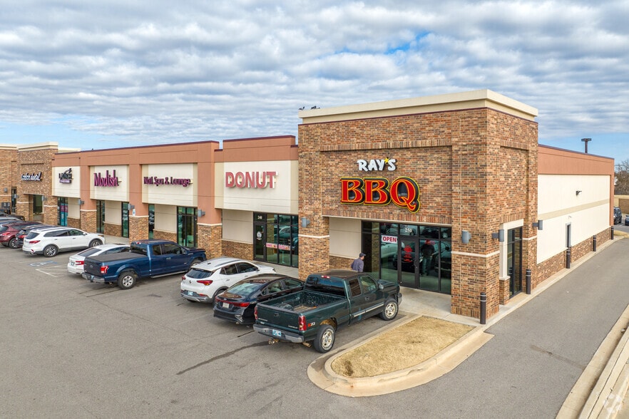 1060 SW 4th St, Moore, OK for sale - Primary Photo - Image 1 of 1