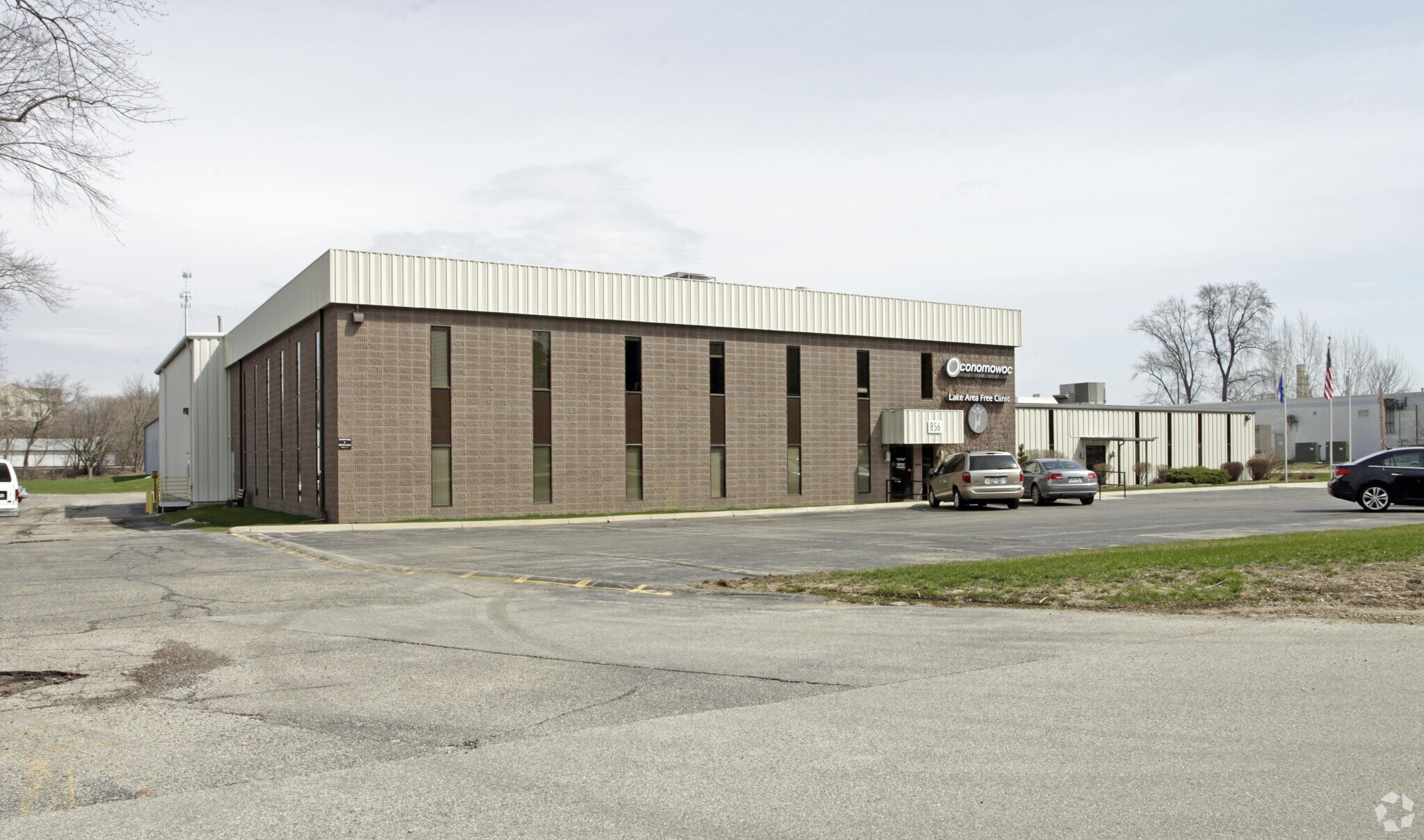 856 Armour Rd, Oconomowoc, WI for sale Primary Photo- Image 1 of 1
