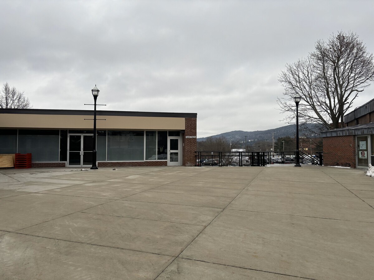 39 Hanover St, Lebanon, NH 03766 Office/Retail for Lease