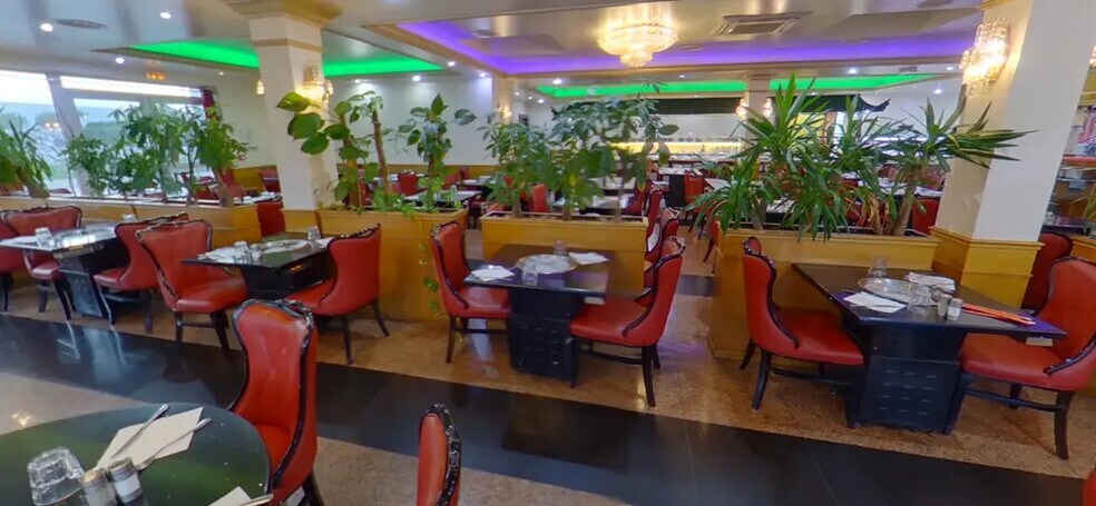 Retail in Sartrouville for lease - Interior Photo - Image 2 of 3