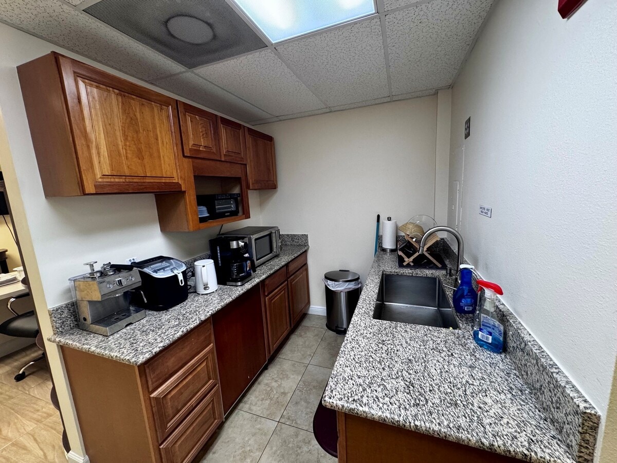 1550-1582 Global Ct, Sarasota, FL 34240 - Unit 1550 - - Interior Photo - Image 1 of 14