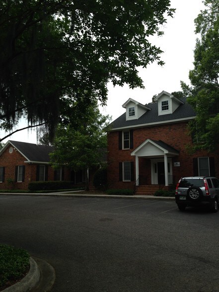 329 Eisenhower Dr, Savannah, GA for sale - Building Photo - Image 1 of 1