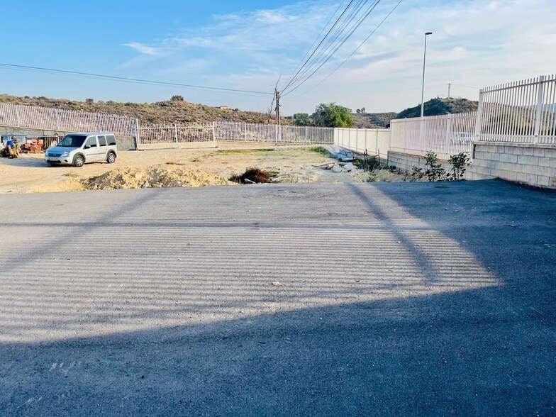 Industrial in Elche for sale - Building Photo - Image 2 of 17