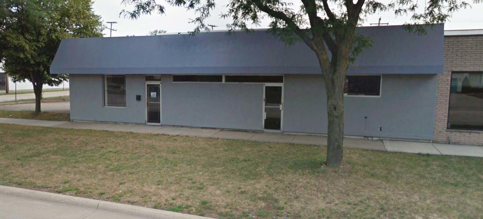 1024 W 14 Mile Rd, Clawson, MI 48017