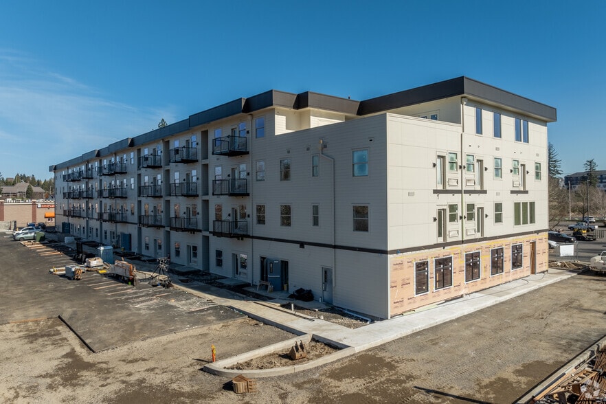 5765 Commercial St SE, Salem, OR for lease - Building Photo - Image 3 of 10