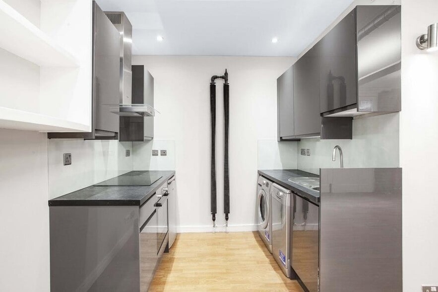 1-4 Christina St, London for lease - Building Photo - Image 2 of 13