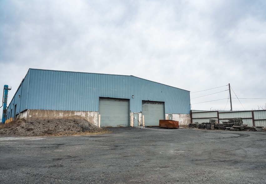 1281 Thorold Stone Rd., Thorold, ON à louer - Photo principale - Image 1 de 5
