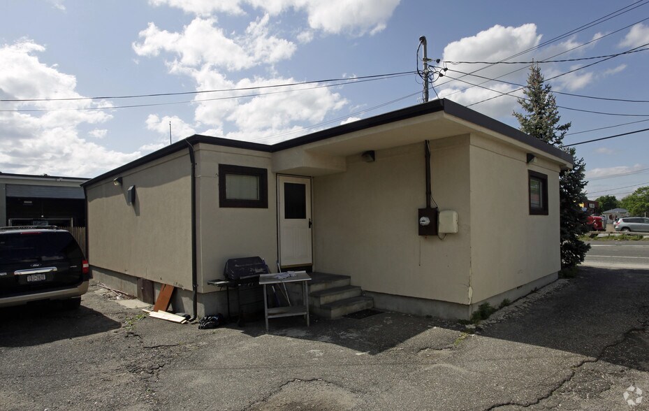 640 Sunrise Hwy, West Babylon, NY for sale - Building Photo - Image 1 of 1