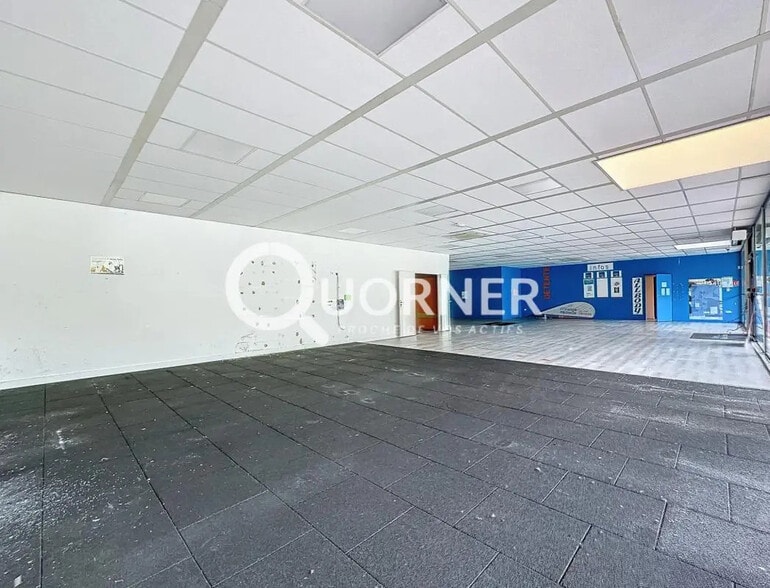 Retail in Montluçon for lease - Interior Photo - Image 2 of 6