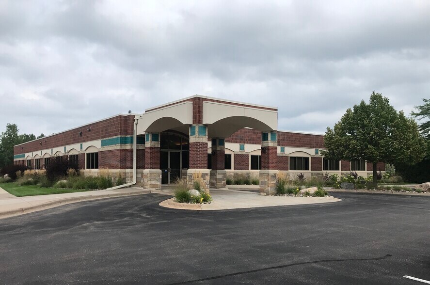 1950 Curve Crest Blvd W, Stillwater, MN 55082