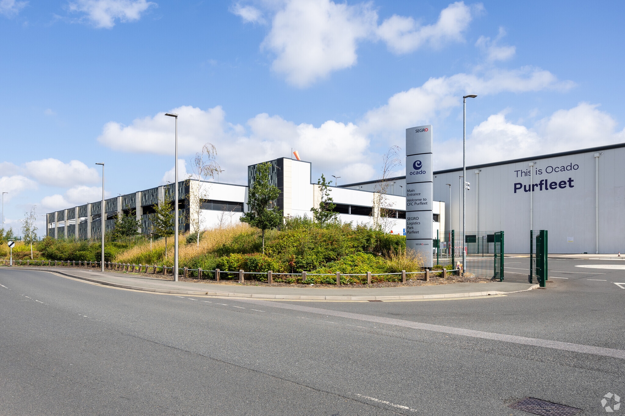 London Rd, South Ockendon for sale Primary Photo- Image 1 of 1