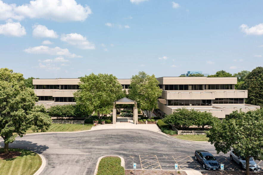 40 Shuman Blvd, Naperville, IL for lease - Building Photo - Image 1 of 12