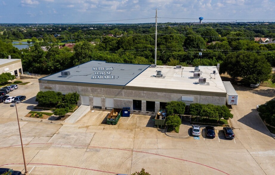 2707 Realty Rd, Carrollton, TX for lease - Building Photo - Image 1 of 3