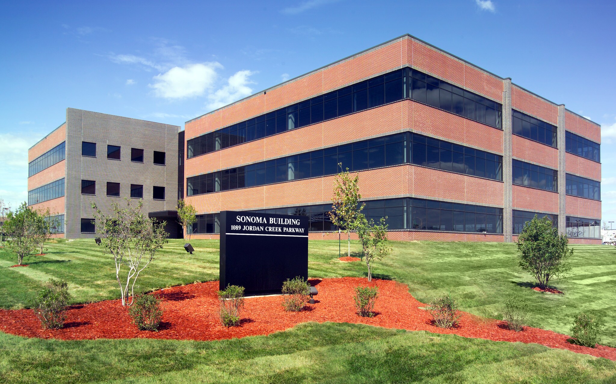 1089 Jordan Creek Pky, West Des Moines, IA for sale Primary Photo- Image 1 of 1