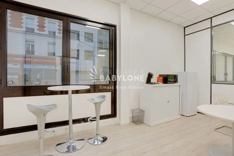 106-113 Rue Victor Hugo, Levallois-Perret for sale Interior Photo- Image 1 of 10