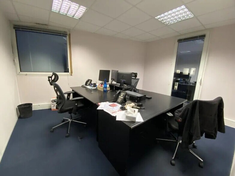 Office in Pacé for sale - Interior Photo - Image 2 of 8