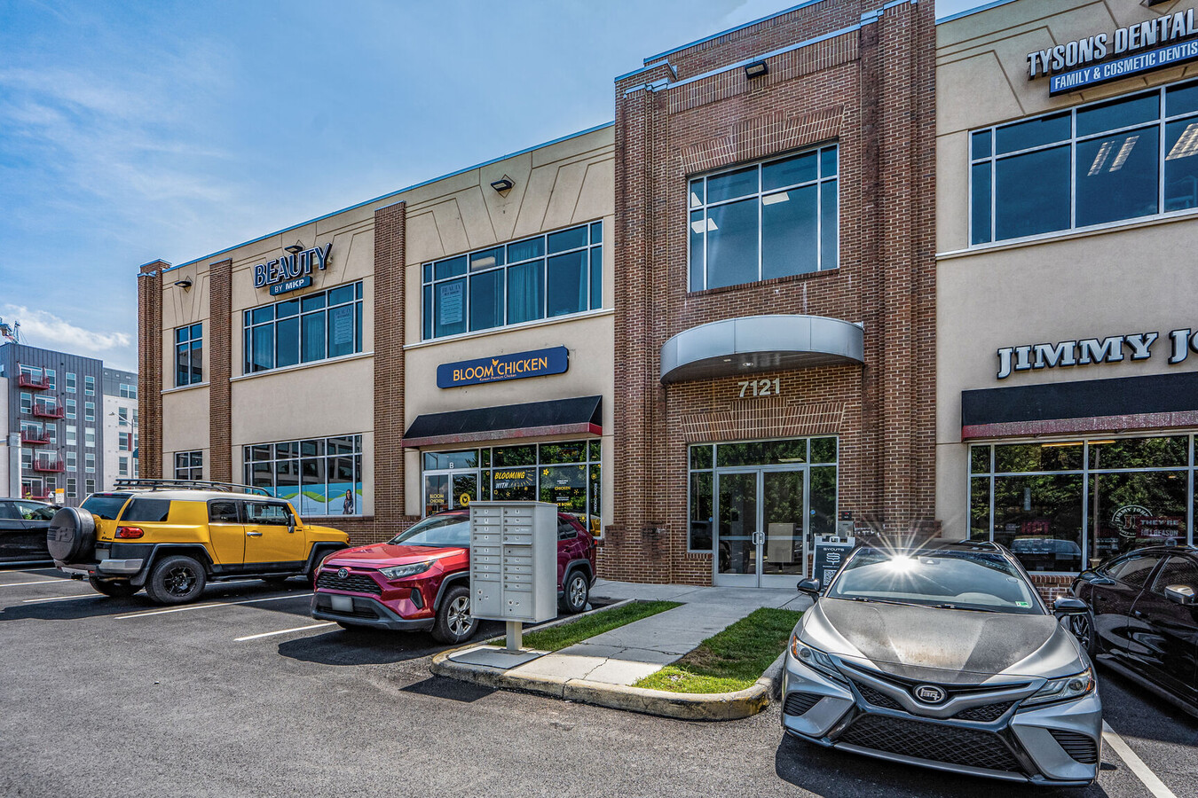 7121 Leesburg Pike, Falls Church, VA 22043 - Unit 2-2 - - Interior Photo - Image 1 of 8