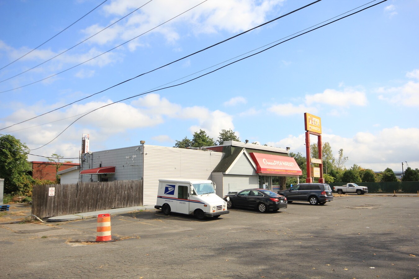 744 W Main St, Waterbury, CT 06702