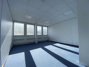 157 Rue Des Blains, Bagneux for lease Interior Photo- Image 1 of 10