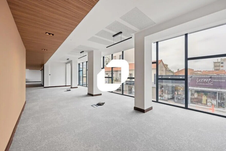Office in Saint-Maur-des-Fossés for lease - Interior Photo - Image 2 of 11
