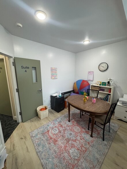 21-20 Morlot Ave, Fair Lawn, NJ for lease - Interior Photo - Image 2 of 11