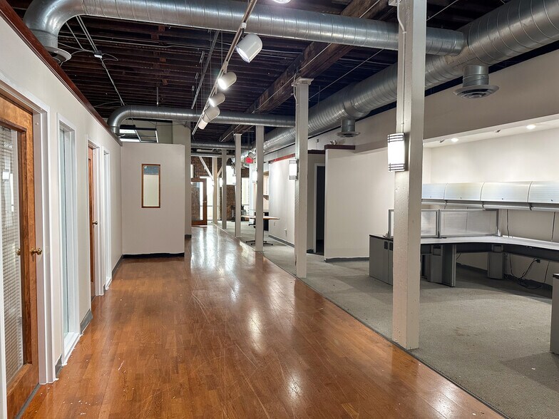 119-121 Luckie St NW, Atlanta, GA for lease - Interior Photo - Image 2 of 13