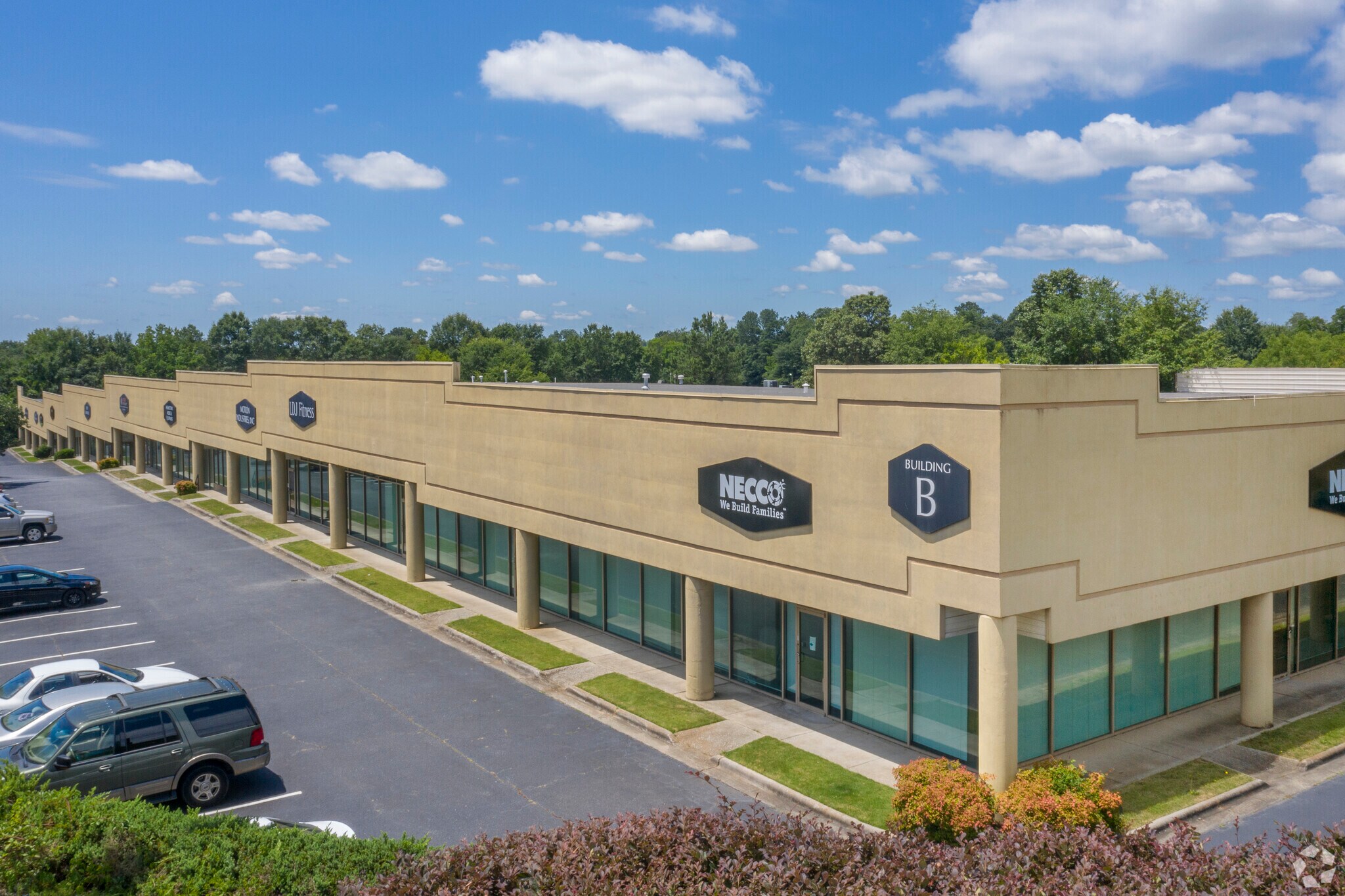 506 Manchester Expy, Columbus, GA 31904 North Columbus Business Park