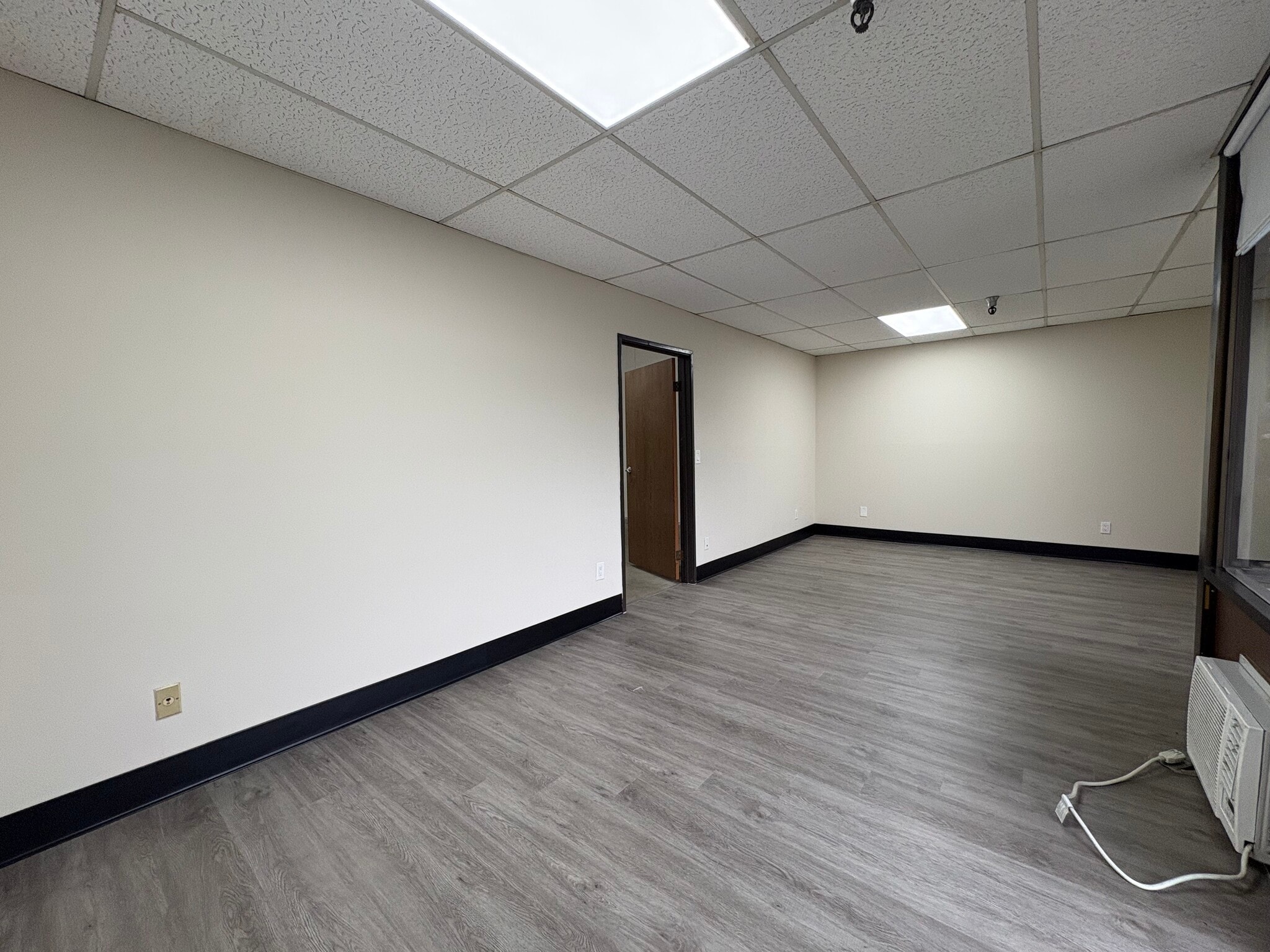 1020 N Batavia St, Orange, CA for lease Interior Photo- Image 1 of 6