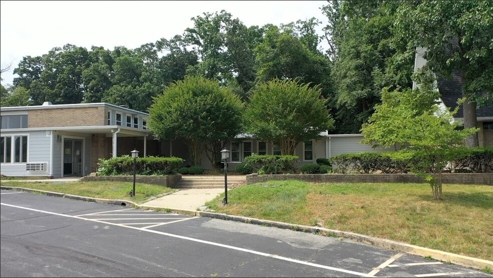 5203 Manchester Dr, Temple Hills, MD for sale - Building Photo - Image 2 of 10