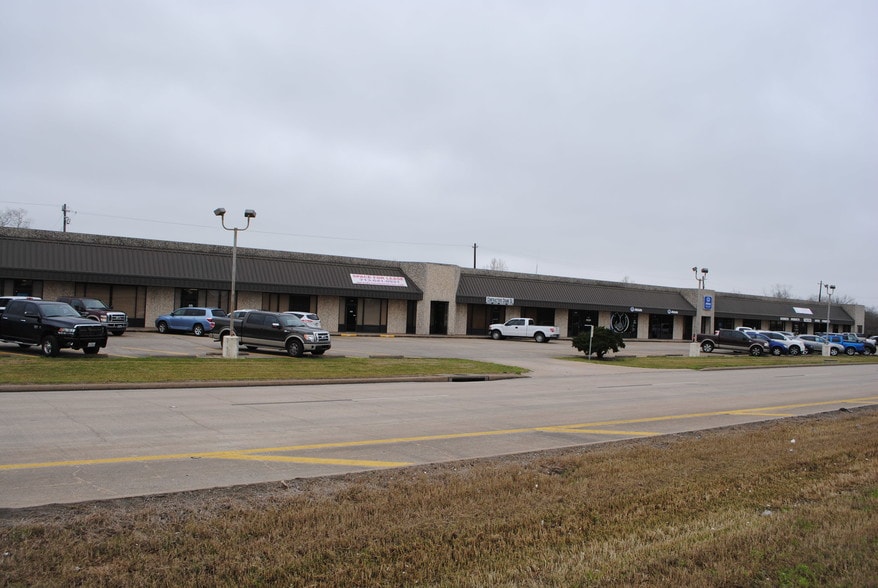 400 N 11th St, La Porte, TX for lease - Building Photo - Image 1 of 13