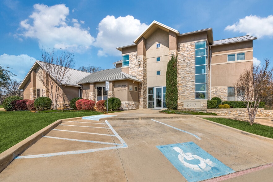2717 Windriver Ln, Denton, TX for sale - Building Photo - Image 2 of 7