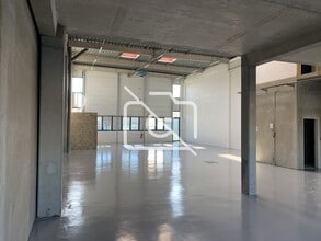 Flex in Fresnes for lease Interior Photo- Image 2 of 7